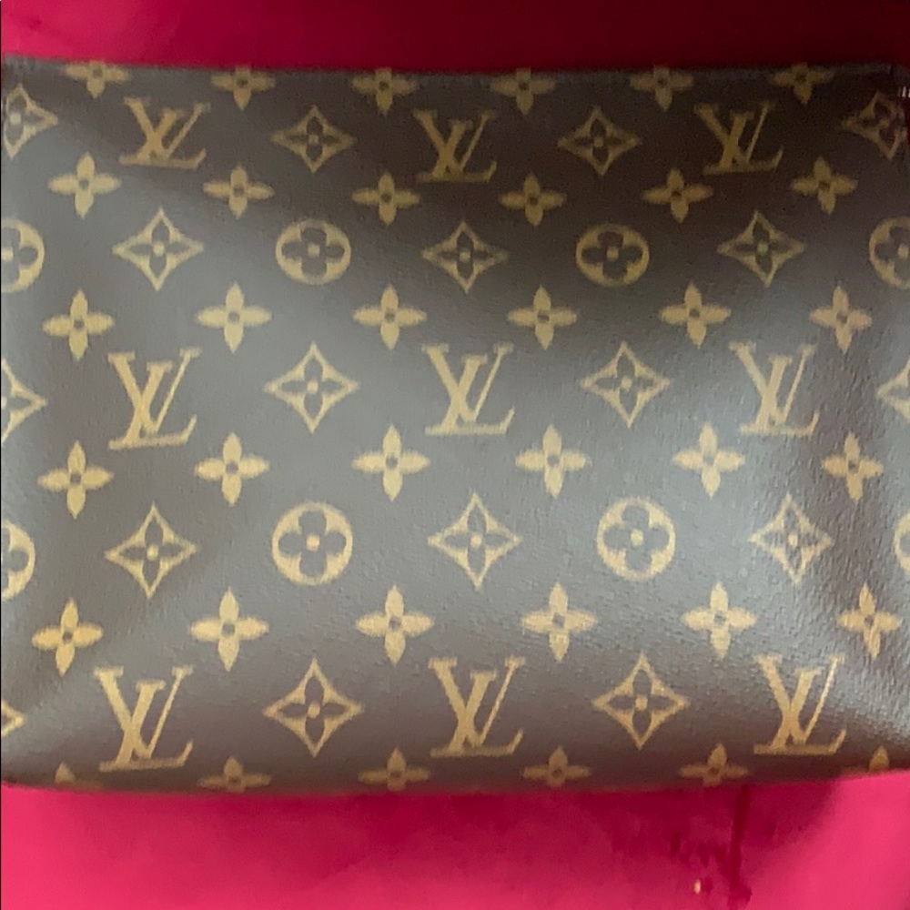 Louis Vuitton Toiletry 26